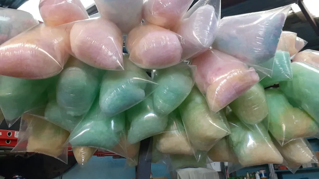 Festival de comida con múltiples estaciones